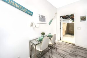 Dining - Blue Coral Studio – Cozy, modern, and beach-close. perfect for solo travelers or couples (Hollywood)