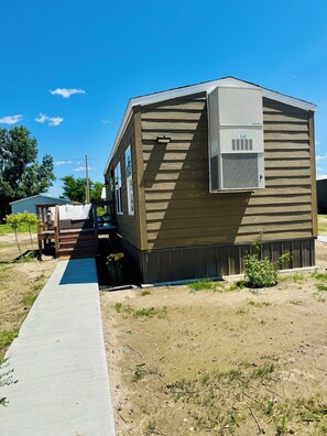 Exterior - 1 bedroom Tiny Home (Nibbe)