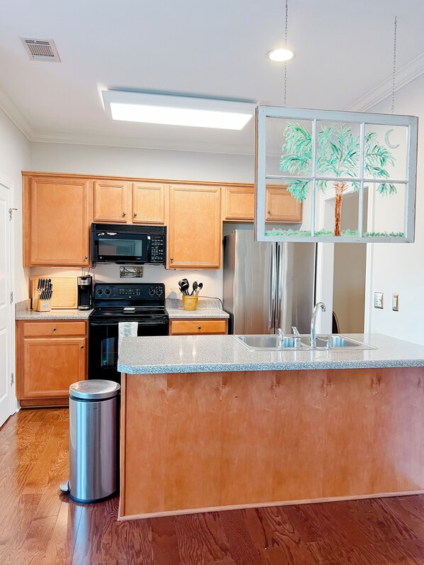 Micro-ondes, four, plaque de cuisson, lave-vaisselle