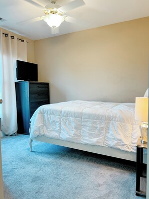 2 chambres, fer et planche à repasser, Wi-Fi, draps fournis
