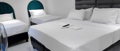 Habitación familiar, vistas al jardín | Tabla de planchar con plancha y wifi gratis