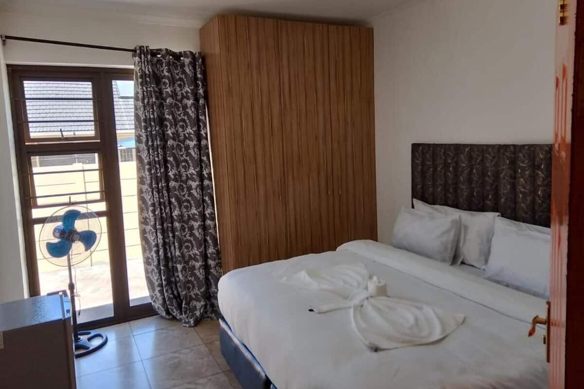 Estudio Confort, balcón, vistas al jardín | Tabla de planchar con plancha y wifi gratis