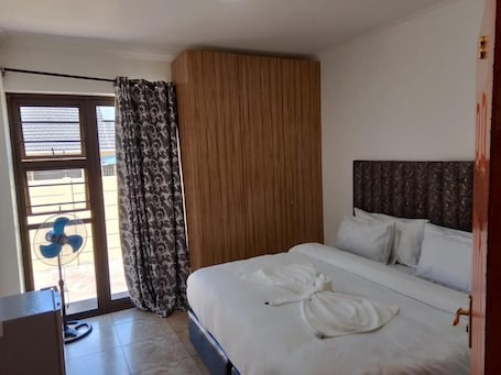 Comfort Room, Balcony, Garden View | Iron/ironing board, free WiFi