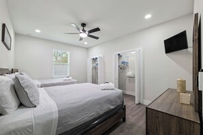 2 slaapkamers, een strijkplank/strijkijzer, wifi, beddengoed
