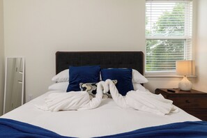 3 bedrooms, desk, iron/ironing board, free WiFi