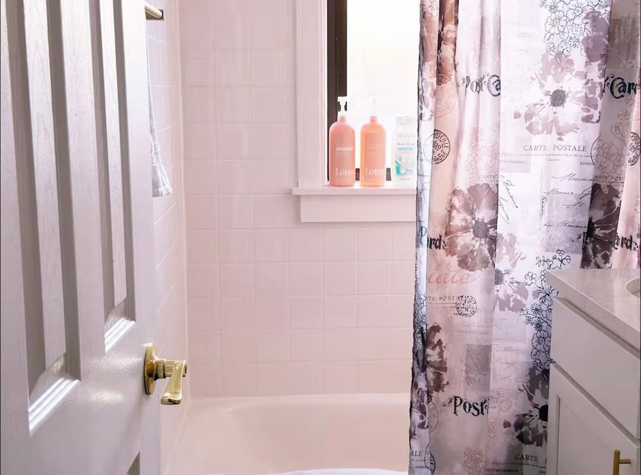 吹风机、毛巾、肥皂、卫生纸