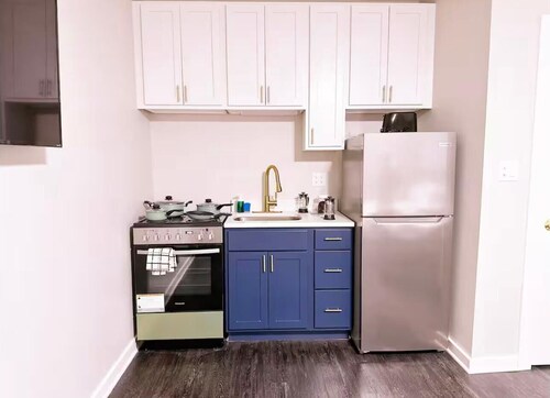 Cozy apartment with AC and WiFi in awesome Chicago