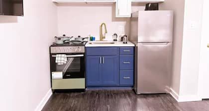 Cozy apartment with AC and WiFi in awesome Chicago