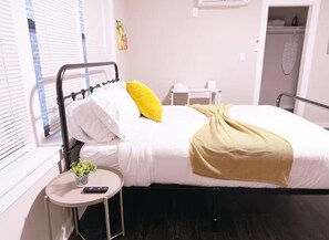 Iron/ironing board, WiFi, bed sheets