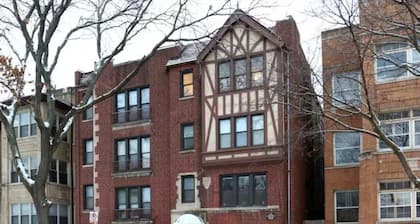 Chic apartment with fitness room and AC in beautiful Chicago
