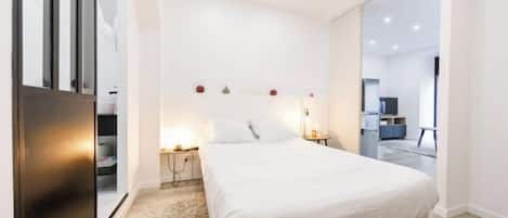 Insonorización, tabla de planchar con plancha y cunas