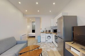 Chambres insonorisées, fer et planche à repasser, lits bébé