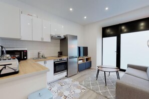 Soundproofing, iron/ironing board, cots/infant beds - Luxurious and Cosy Apt in The Center of Paris 14 (Paris)