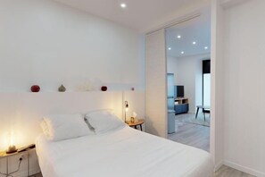 Soundproofing, iron/ironing board, cots/infant beds - Luxurious and Cosy Apt in The Center of Paris 14 (Paris)
