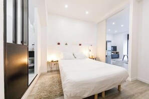 Soundproofing, iron/ironing board, cots/infant beds - Luxurious and Cosy Apt in The Center of Paris 14 (Paris)
