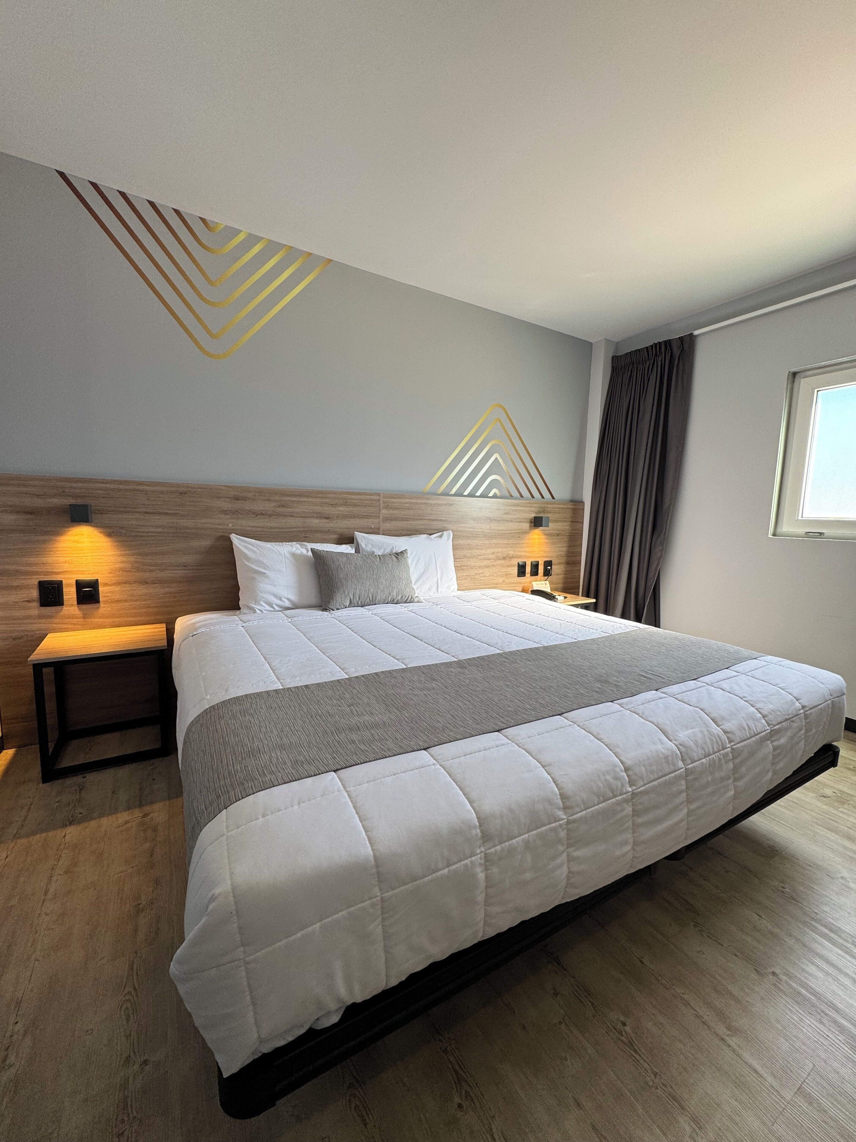 標準客房 | 高級寢具、羽絨被、客房內保險箱、筆電工  作空間