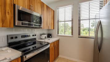 Kühlschrank, Mikrowelle, Ofen, Geschirrspüler