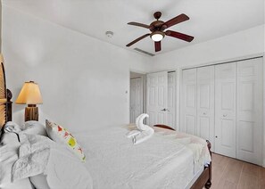 3 عدّة غرف نوم ومكواة/لوح كي وواي فاي مجانًا وملاءات أسرّة