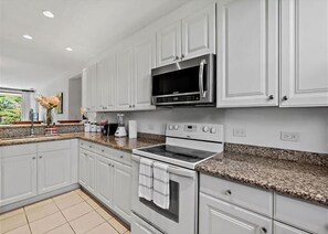 ثلاجة، ميكروويف، فرن، غسالة أطباق