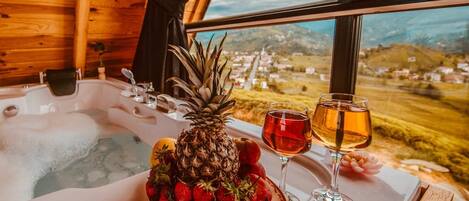 Villa, balcón, vista a la montaña | Baño