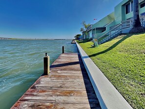 Condo (3 Bedrooms) | Property amenity