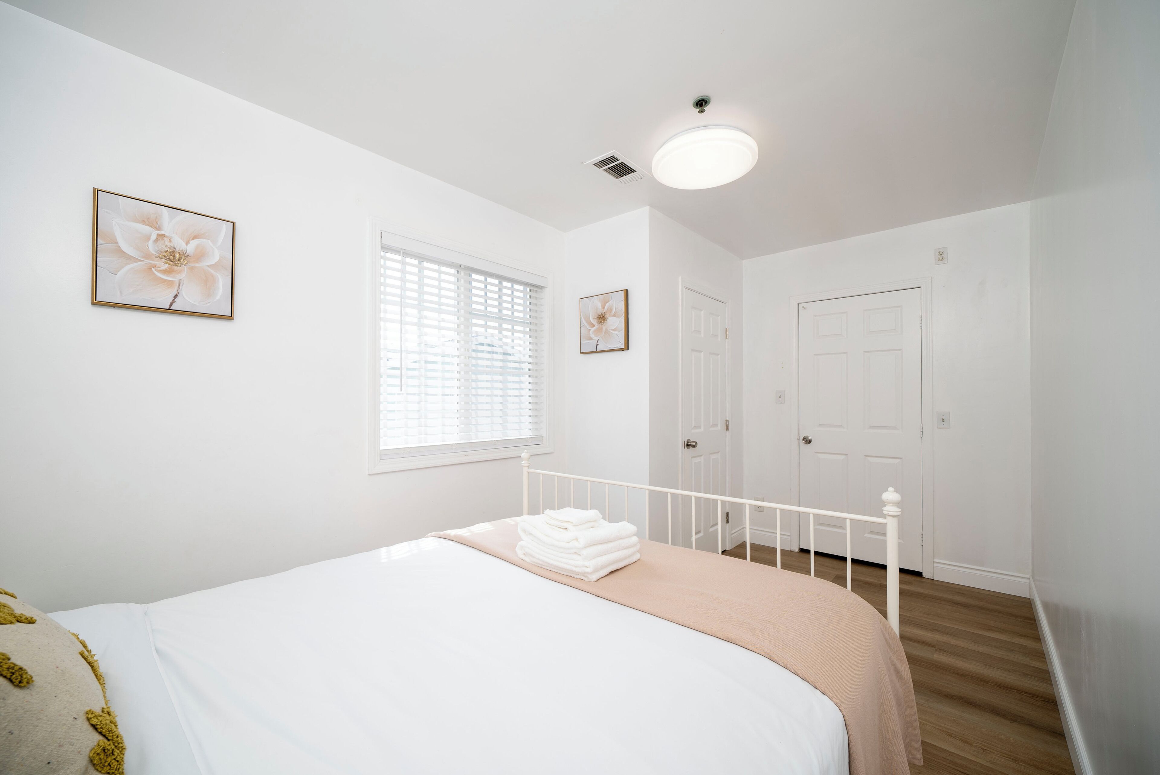 2 bedrooms, desk, iron/ironing board, free WiFi