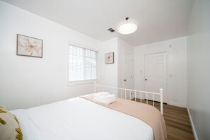 2 bedrooms, desk, iron/ironing board, free WiFi