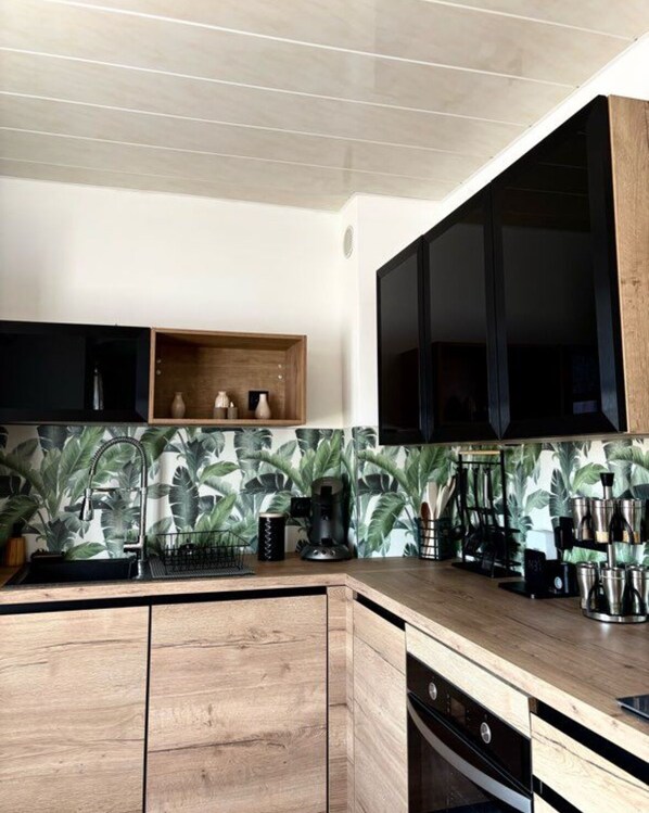 Microwave, oven, stovetop, dishwasher