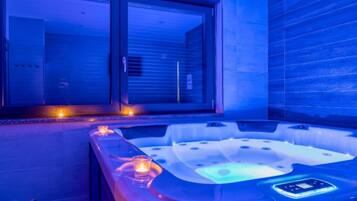 Casa (Four Bedroom Holiday House Mali Raj w) | Alberca techada