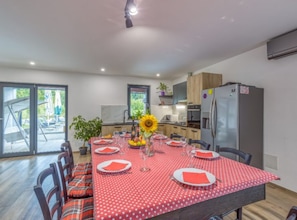 Hus (Four Bedroom Holiday House Mali Raj w) | Spisestue