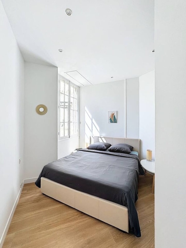 1 chambre, fer et planche à repasser, Wi-Fi, draps fournis