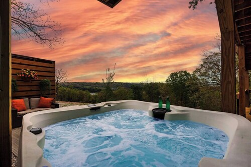 The Breakaway at Table Rock- Sauna, Hot Tub, Kayak, Full Upper and Lower Porches