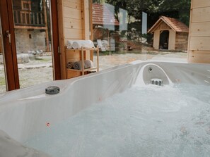 Private spa tub