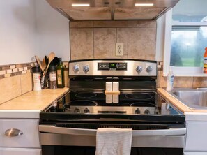 Microwave, oven, stovetop, dishwasher - Fisherman’s Paradise (Interlachen)