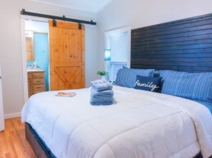 2 habitaciones, tabla de planchar con plancha, wifi y ropa de cama 
