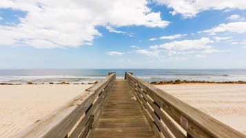 Condo (2 Bedrooms) | Property amenity