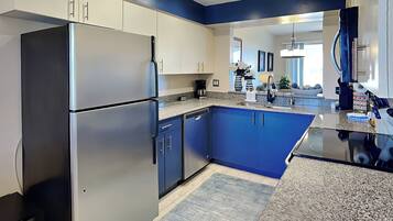 Condo (2 Bedrooms) | Property amenity