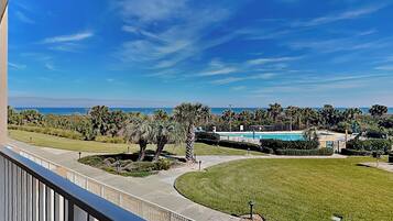 Condo (2 Bedrooms) | Property amenity