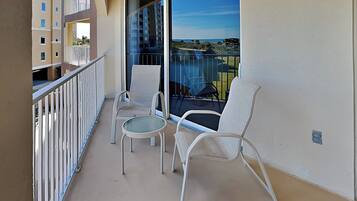 Condo (2 Bedrooms) | Property amenity