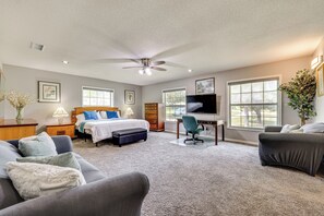 5 bedrooms, desk, iron/ironing board, internet