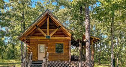 Luxury cabin getaway on a 40 acre retreat
