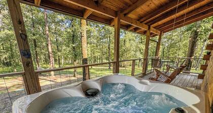 Luxury cabin getaway on a 40 acre retreat