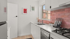 Fridge, microwave, oven, stovetop - Sugar Blush St Kilda Pet Friendly Home (St Kilda)