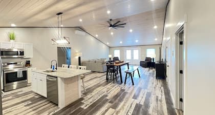 New Modern | Firepit | $BR/ 3 Baths