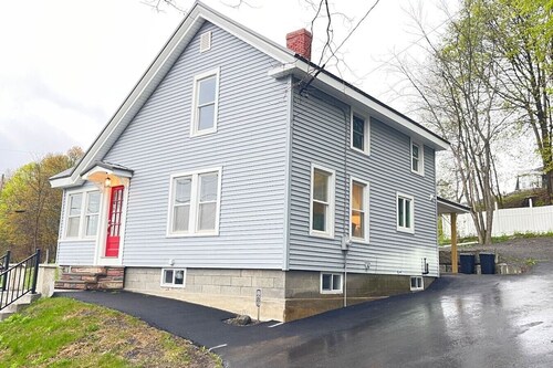 Waterfront Cape | 3BR/2 Bath| Fire Pit