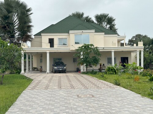 Spacious 5-bedroom house in awesome Sanyang/Keninding Saibal with AC, Washer