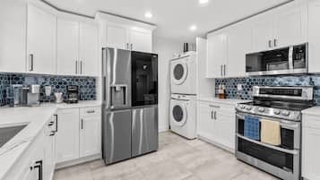 雪櫃、微波爐、焗爐、爐具