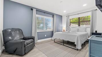 2 bedrooms, desk, iron/ironing board, WiFi