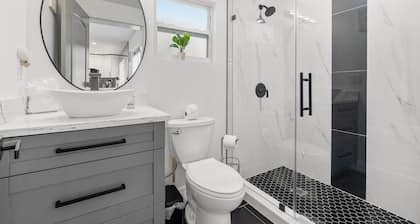 Newly remodeled-minutes from the beach