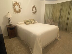 3 bedrooms, iron/ironing board, free WiFi, bed sheets - Comfortable, FULLY furnished 3 Bedroom Home on Burleson Cul-De-Sac (Burleson)